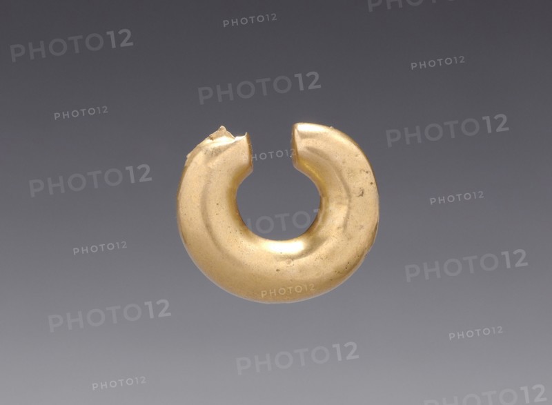 Nose Ring, before 1550. Colombia, Quimbaya, 16th century. Gold; overall: 1.8 x 2.2 cm (11/16 x 7/8 in.).