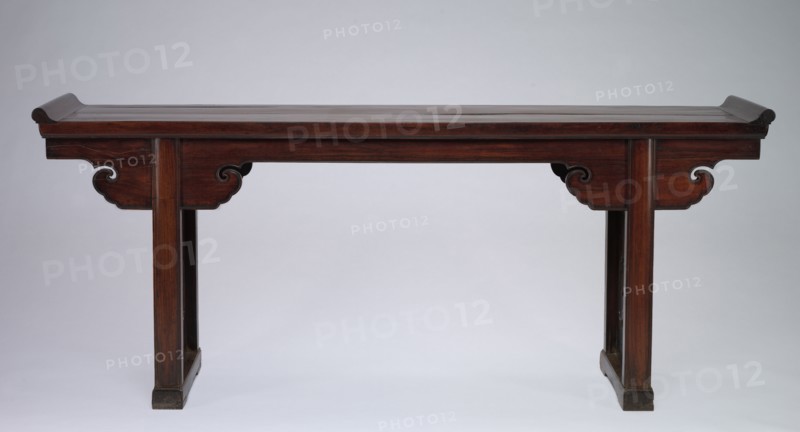 Side Table with Everted Ends, late 1500s-1600s. China, late Ming dynasty (1368-1644). Redwood veneer and camphor wood; overall: 88 x 51.8 cm (34 5/8 x 20 3/8 in.)