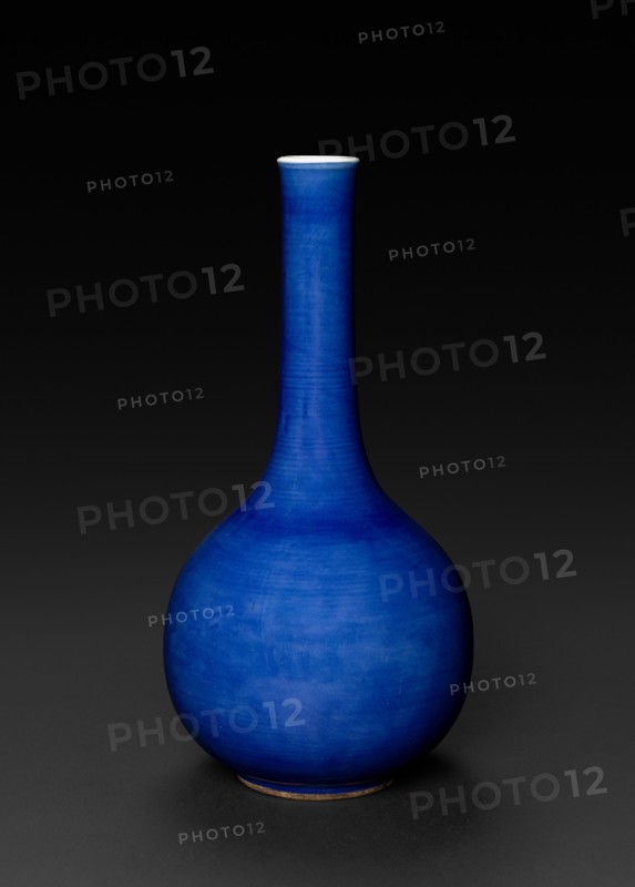 Bottle Vase, 1662-1722. China, Qing dynasty (1644-1912), Kangxi reign (1661-1722). Porcelain; overall: 43.8 cm (17 1/4 in.).