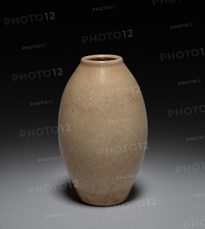 Vase:  Dhong-ke Ware, 1368- 1644. China, Ming dynasty (1368-1644). White crackled stoneware; overall: 11.8 cm (4 5/8 in.).