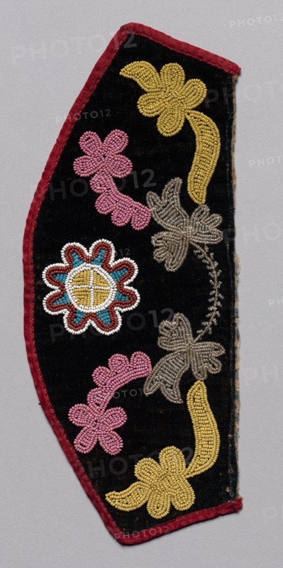 Cuff, late 1800s. Northeast Woodlands, Great Lakes Region, Anishinaabe (Ojibwe) or Nehiyawak (Cree) People?. Velvet, satin, glass beads; overall: 12.1 x 29.8 cm (4 3/4 x 11 3/4 in.)