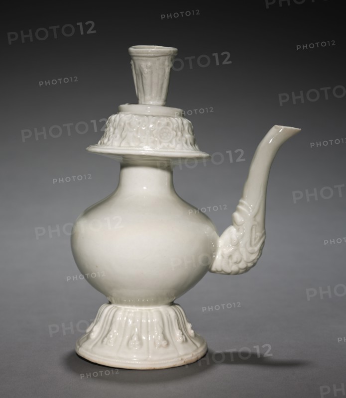 Ewer, 1300s. China, Yuan dynasty (1271-1368) - Ming dynasty (1368-1644). Porcelain; overall: 17.5 cm (6 7/8 in.).