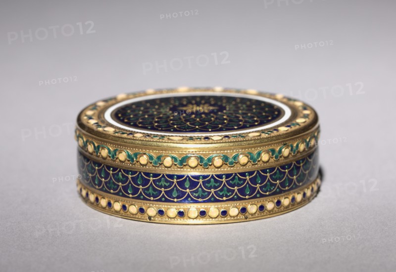 Powder Box (Poudrier), 1779-1780. Jean-Joseph Barrière (French). Enamel on gold; diameter: 1.8 x 5.5 cm (11/16 x 2 3/16 in.).