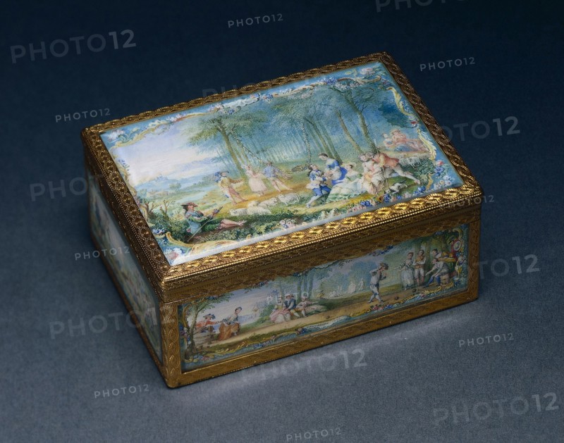 Snuff Box (Tabatière), 1753-1754. Jean Ducrollay (French, 1709-1787), miniatures by Louis Nicolas van Blarenberghe (French, 1716-1794). Gold and glass with miniatures; overall: 3.4 x 5.6 cm (1 5/16 x 2 3/16 in.).