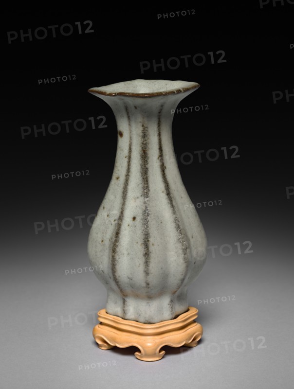 Lobed Vase: Guan ware, 1127-1279. China, Hangzhou, Suburban Altar Kiln, Southern Song dynasty (1127-1279). Glazed reddish-brown porcelain; diameter: 6 cm (2 3/8 in.); overall: 11.7 cm (4 5/8 in.).