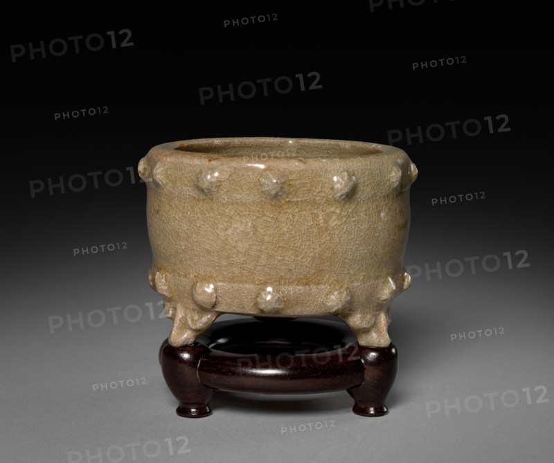 Incense Burner:  Southern Celadon Ware, 1271-1368. China, Yuan dynasty (1271-1368). Glazed buff stoneware; overall: 5.4 cm (2 1/8 in.).