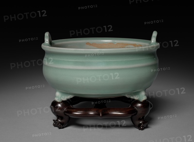 Incense Burner:  Longquan Ware, S. Sung-Yuan Dynasty, 13th-14th Century. China, Southern Song dynasty (1127-1279). Glazed porcelain; diameter: 13.4 cm (5 1/4 in.); overall: 7.3 cm (2 7/8 in.).