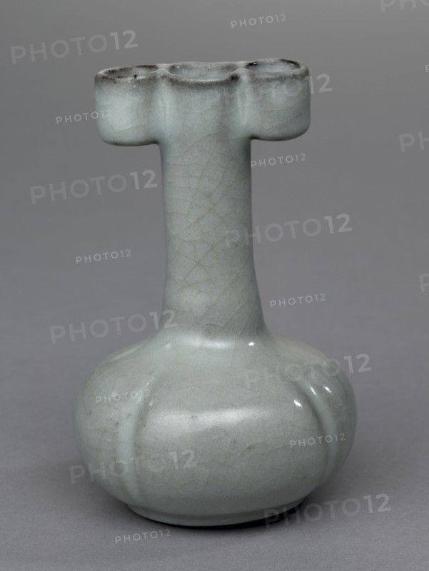 Arrow-Holder Vase (Jianhu), 1200s. China, Zhejiang province, Hangzhou, Southern Song dynasty (1127-1279). Porcelaneous stoneware, Guan ware; diameter: 7.9 cm (3 1/8 in.); overall: 12.4 cm (4 7/8 in.).
