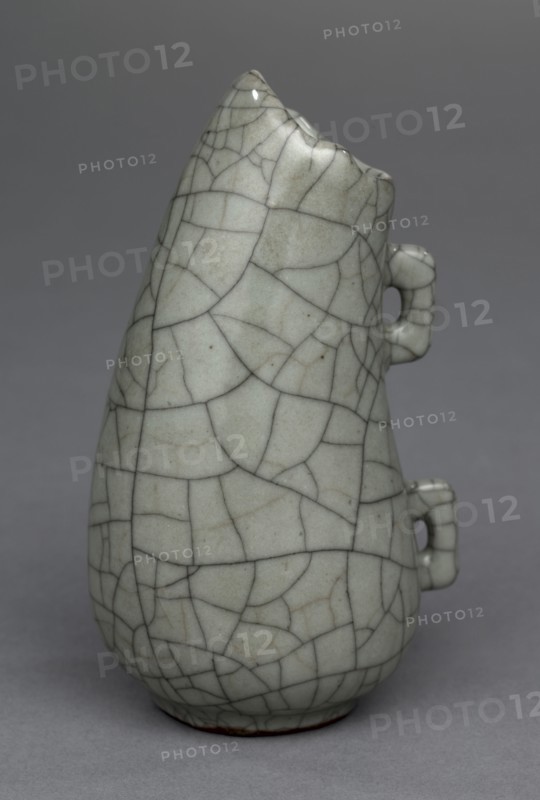 Water Flask:  Guan ware, 1271-1368. China, Yuan dynasty (1271-1368). Glazed stoneware; diameter: 6.5 cm (2 9/16 in.); overall: 11.8 cm (4 5/8 in.).