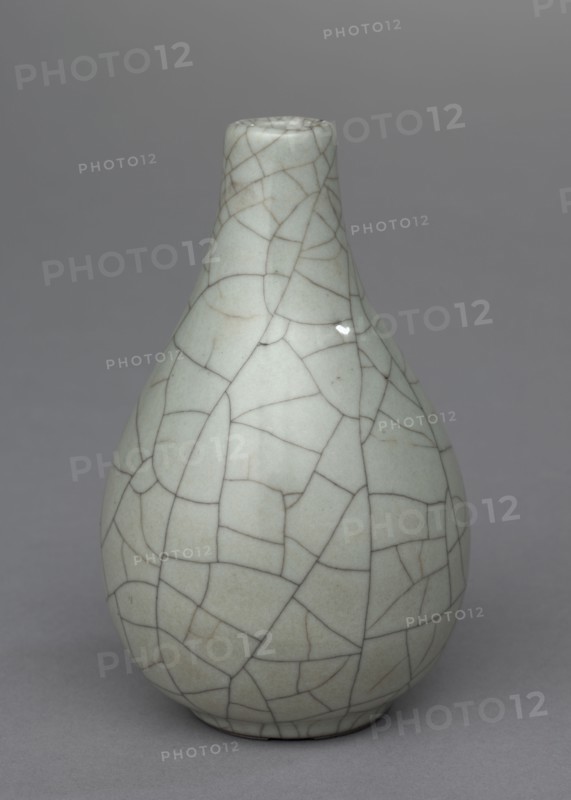 Bottle Vase:  Guan ware, 1127-1279. China, Southern Song dynasty (1127-1279). Glazed reddish-brown stoneware; diameter: 7.7 cm (3 1/16 in.); overall: 13 cm (5 1/8 in.).