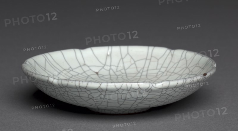 Flat Dish: Guan ware, 960-1279. China, Song dynasty (960-1279). Glazed reddish-brown stoneware; diameter: 15.3 cm (6 in.); overall: 3.5 cm (1 3/8 in.).