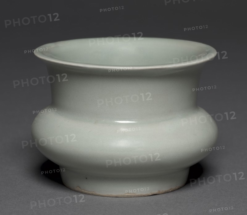 Vase in the Shape of a Grain Measure (Zhadou), 1127-1279. China, Zhejiang province, Longquan region, Southern Song dynasty (1127-1279). Green-glazed porcelaneous stoneware, Longquan ware; diameter: 8.4 cm (3 5/16 in.); overall: 9 cm (3 9/16 in.).