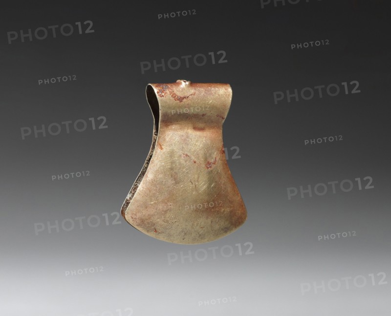 Tweezer, c. 500-200 BC. Peru, North Highlands, Chavín de Huantar(?), Chavín style (1000-200 BC). Hammered and cut gold; overall: 3.2 x 2.3 cm (1 1/4 x 7/8 in.).