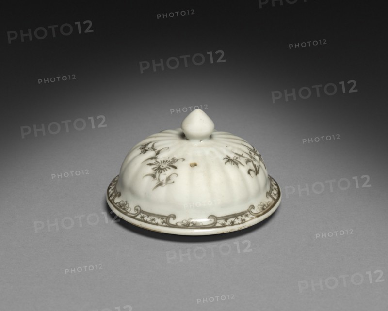 Teapot (lid), c. 1750-1770. China, Chinese Export -- European Market, 18th century. Porcelain; overall: 14 x 10.9 cm (5 1/2 x 4 5/16 in.).