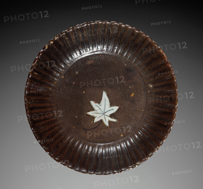 Plate: Imari Ware (Early Type), second half of 17th century. Japan, Edo Period (1615-1868). Suisaka type porcelain; overall: 3.5 x 14.8 cm (1 3/8 x 5 13/16 in.); diameter of base: 8.1 cm (3 3/16 in.).