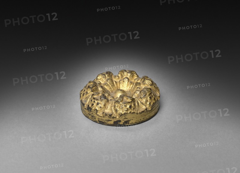 Inkwell (top to bottle), 1825-1850. England or America, 19th century. Gilt bronze and glass; overall: 7 x 24.8 x 13.4 cm (2 3/4 x 9 3/4 x 5 1/4 in.).