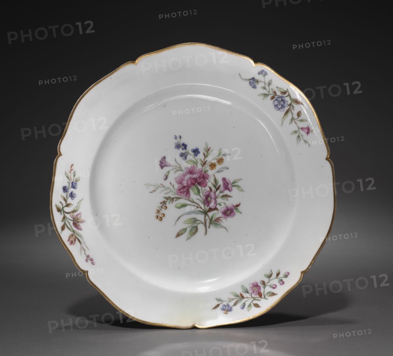 Plate, c. 1750. Vincennes Factory (French). Porcelain; diameter: 24.5 cm (9 5/8 in.).