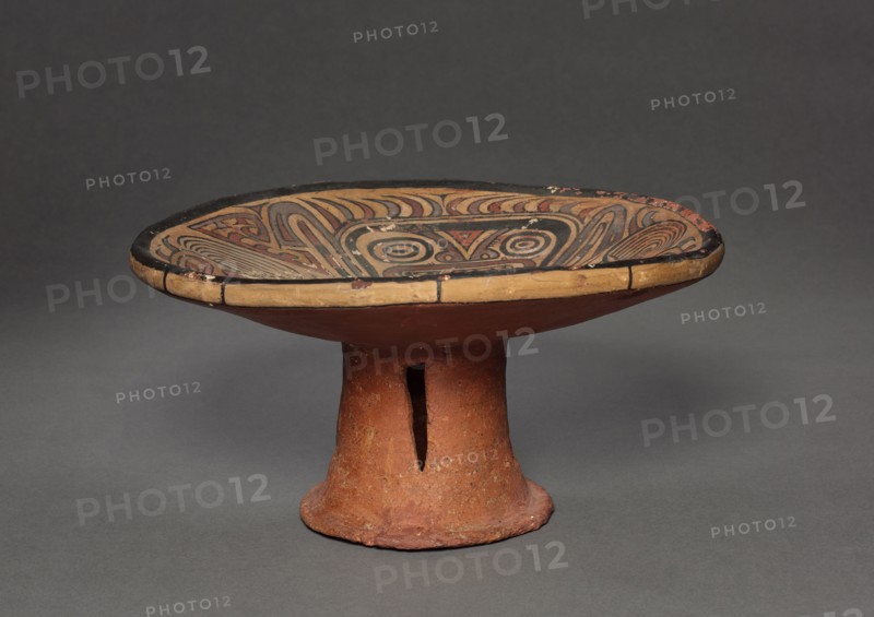 Pedestal Plate, 1300s-1400s. Panama, Coclé, 14th-15th century. Earthenware; overall: 13.5 x 26.5 cm (5 5/16 x 10 7/16 in.).