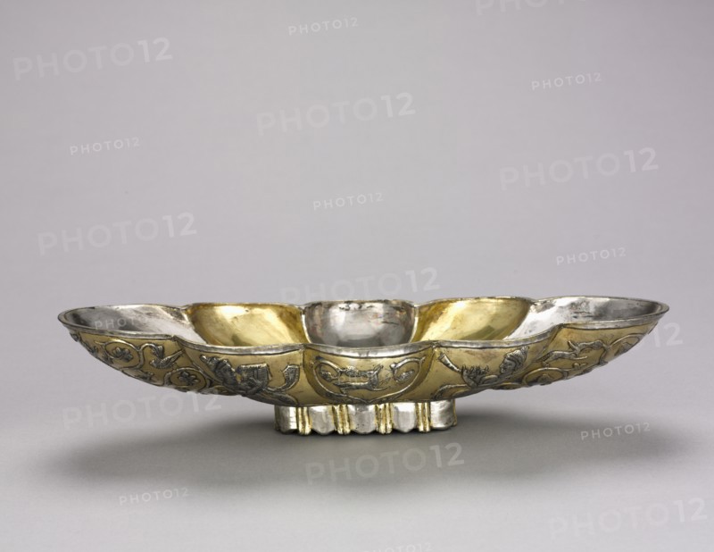 Bowl, 300-500. Iran, Sasanian, 4th-6th Century. Silver; overall: 6.4 x 14 cm (2 1/2 x 5 1/2 in.).