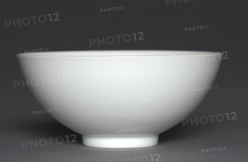 Bowl with Orchids, 1736-1795. China, Jiangxi province, Jingdezhen kilns, Qing dynasty (1644-1911), Qianlong mark and reign (1736-95). Porcelain with famille rose overglaze enamel decoration; diameter: 11.6 cm (4 9/16 in.); overall: 5.4 cm (2 1/8 in.).