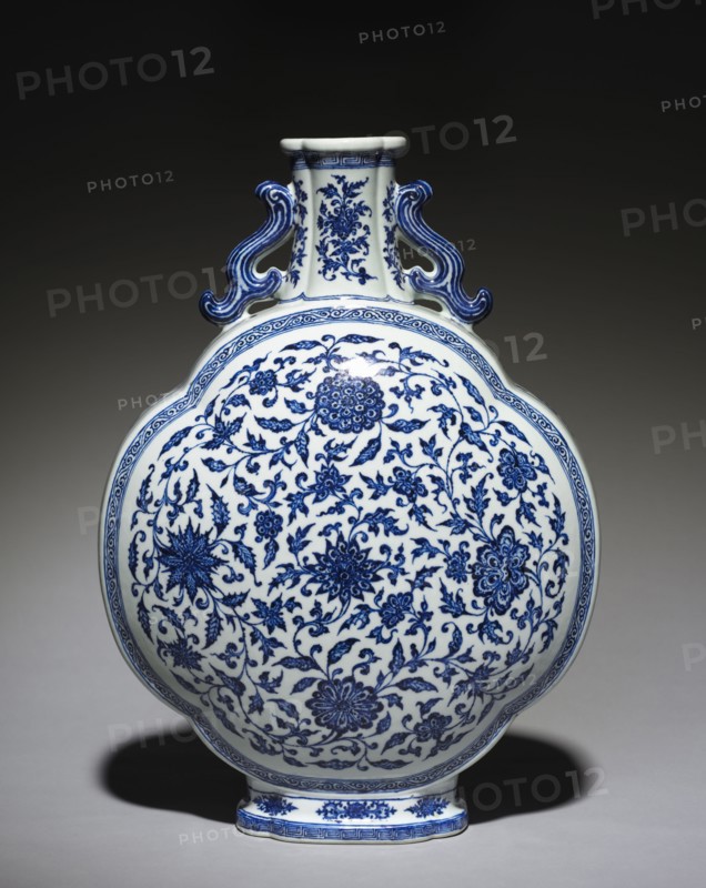 Gourd Flask with Floral Scrolls, 1723-1735. China, Jiangxi province, Jingdezhen, Qing dynasty (1644-1911), Yongzheng mark and period (1723-1735). Porcelain with underglaze blue decoration; overall: 49.2 x 35.5 cm (19 3/8 x 14 in.).