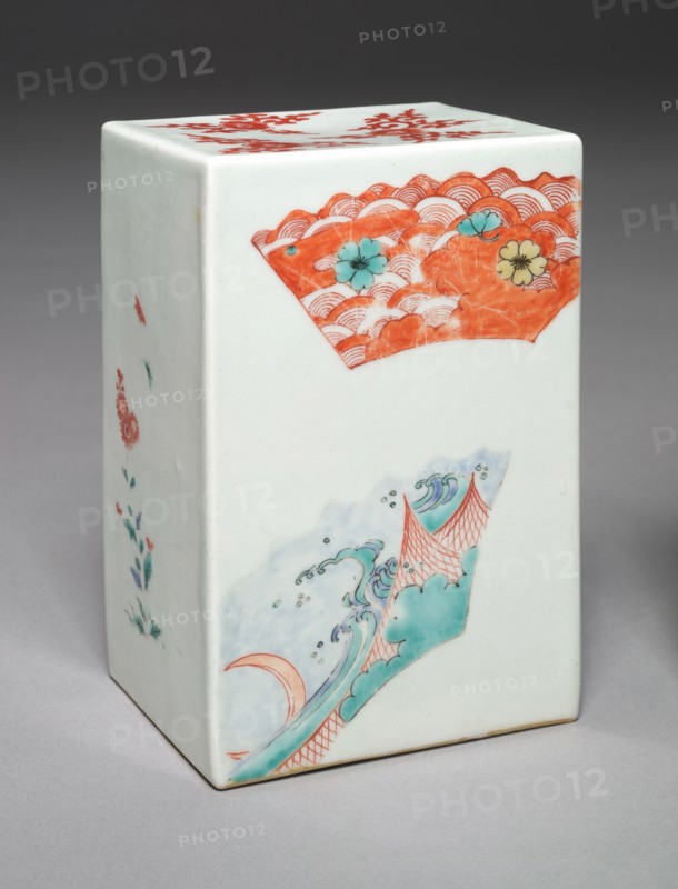 Pillow with Fan and Floral Decoration: Kakiemon Type, late 17th century. Japan, Edo Period (1615-1868). Porcelain with overglaze enamel decoration; overall: 7.5 x 10.3 cm (2 15/16 x 4 1/16 in.).