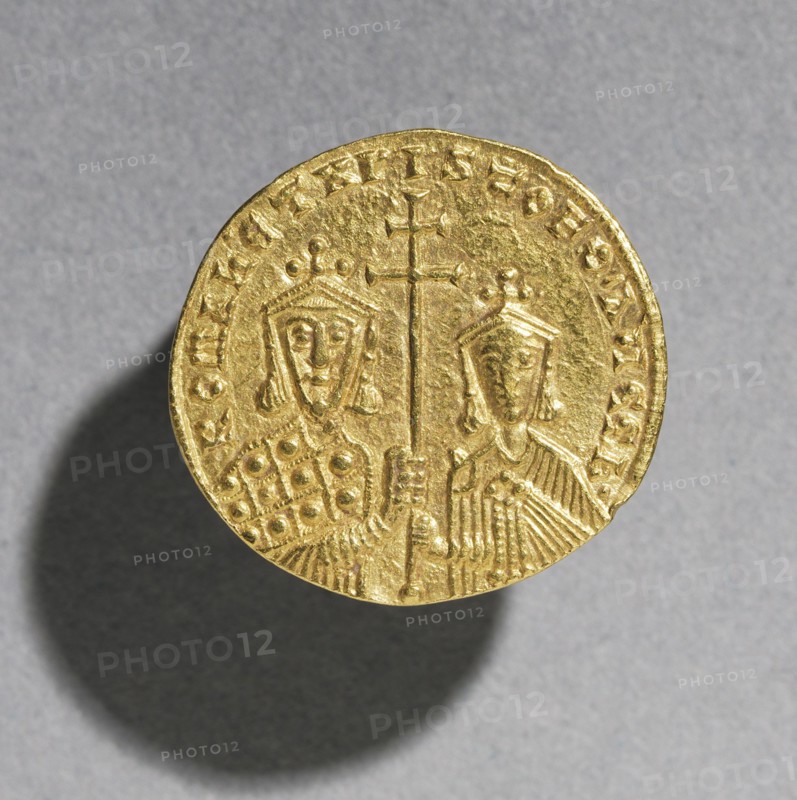 Solidus with Romanus I Lecapenus and his Son Christopher (reverse), 920-944. Byzantium, 10th century. Gold; diameter: 2.1 cm (13/16 in.)