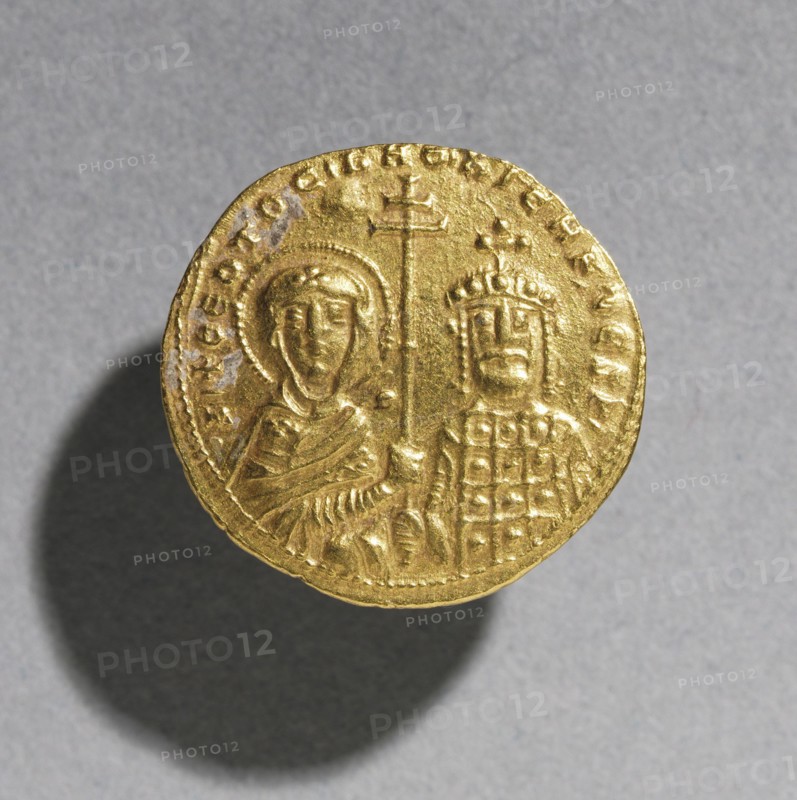 Nomisma with Nicephorus II Phocas (reverse), 963-969. Byzantium, 10th century. Gold; diameter: 2.1 cm (13/16 in.)