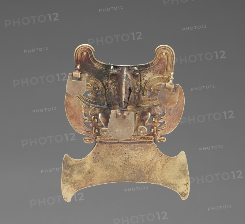 Bird Pendant, 900-1550. Colombia, Tairona style, 10th-16th century. Cast gold; overall: 8.1 x 6.3 x 3.6 cm (3 3/16 x 2 1/2 x 1 7/16 in.).