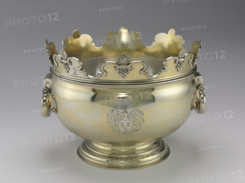 Monteith Punch Bowl, 1715-1716. Benjamin Pyne (British). Silver gilt; diameter: 32.9 cm (12 15/16 in.); overall: 26.9 x 37.5 cm (10 9/16 x 14 3/4 in.).