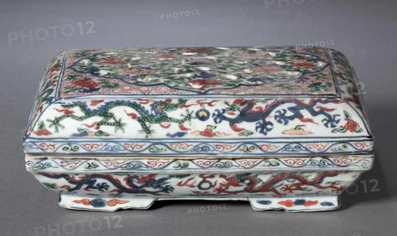 Box with Cover, 1573-1620. China, Jiangxi province, Jingdezhen kilns, Ming dynasty (1368-1644), Wanli reign (1572-1620). Porcelain with wucai (five color) overglaze enamel decoration; overall: 9 x 18.4 cm (3 9/16 x 7 1/4 in.).
