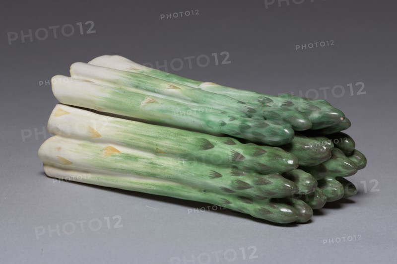 Box in the Form of Asparagus, c. 1765. Probably by Sceaux Factory (French). Tin-glazed earthenware (faience) with enamel decoration; overall: 6.4 x 17.8 x 8.3 cm (2 1/2 x 7 x 3 1/4 in.).