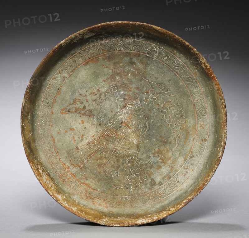 Deep Plate with Hawk and Foliage, 1100s. Byzantium, 12th century. Sgraffito earthenware; diameter: 3.9 x 22.3 cm (1 9/16 x 8 3/4 in.).