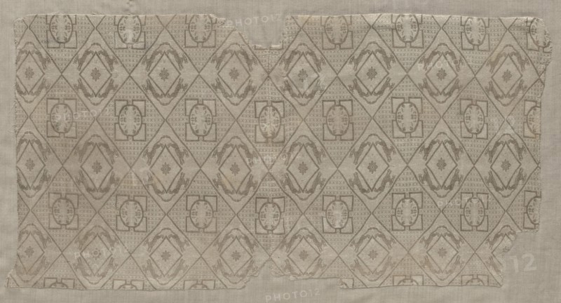 Fragment, 900s or early 1000s. Iran or Iraq ?, Buyid period, 10th or early 11th century. Lampas weave, silk; overall: 68 x 33.5 cm (26 3/4 x 13 3/16 in.)