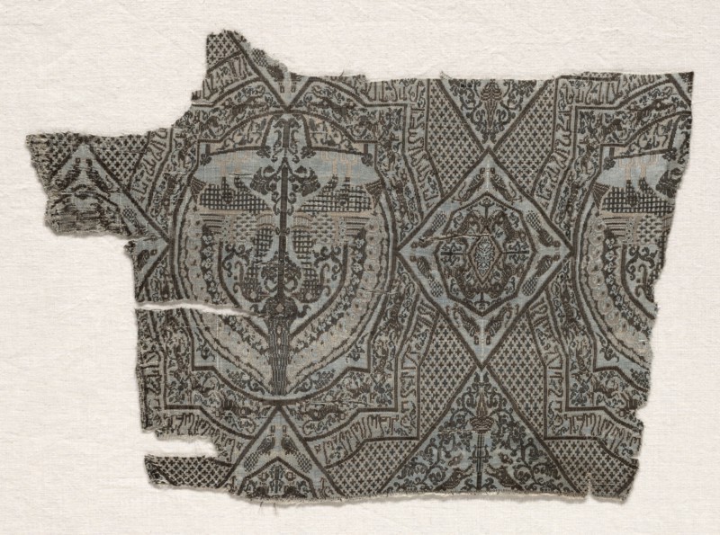 Fragment, 1000s - 1100s. Iran or Iraq ?, Seljuk period, 11th - 12th century. Lampas weave, silk; overall: 19.5 x 27.2 cm (7 11/16 x 10 11/16 in.)