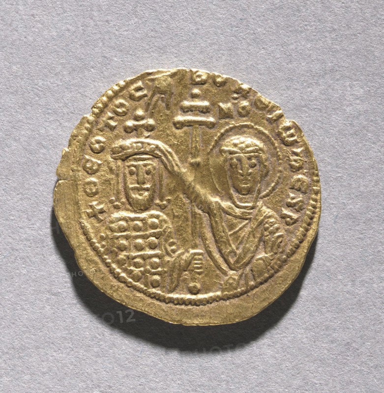 Nomisma with John I Zimisces (reverse), 969-976. Byzantium, Constantinople, 10th century. Gold; diameter: 2.3 cm (7/8 in.)