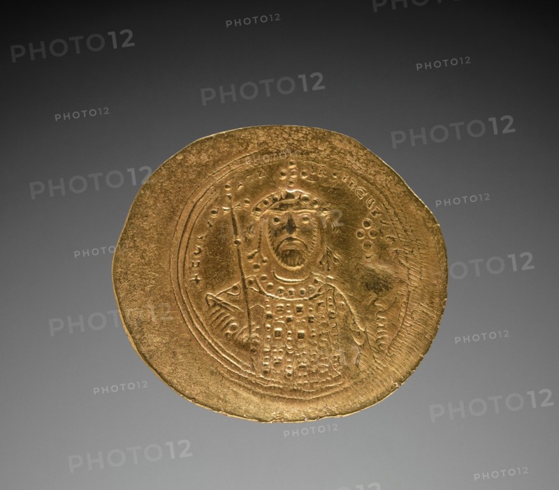 Nomisma with Constantine IX Monomachus (reverse), 1042-1055. Byzantium, 11th century. Gold; diameter: 2.9 cm (1 1/8 in.).