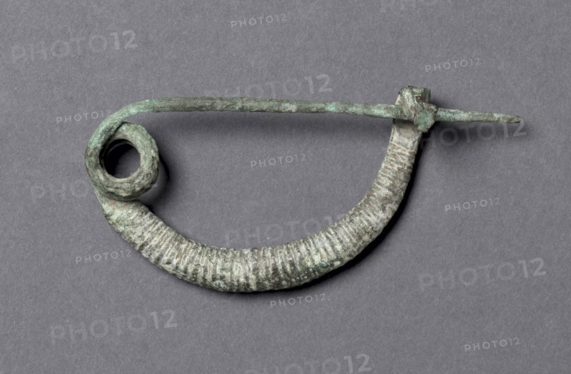Fibula, c. 900-800 BC. Italy. Bronze; overall: 7 cm (2 3/4 in.).