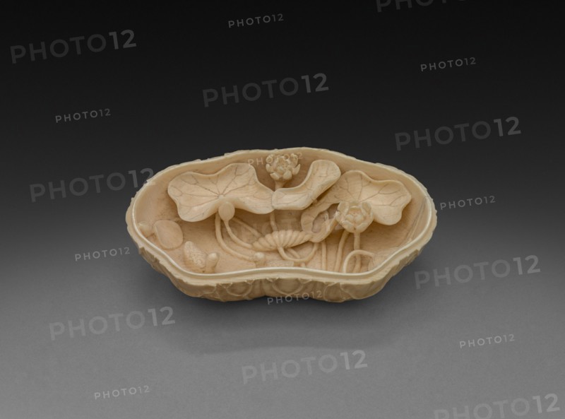 Box in Form of Lotus Leaf, 1700s. China, Qing dynasty (1644-1911). Ivory; overall: 5.1 cm (2 in.).