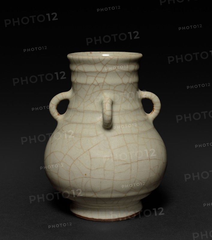 Vase: Guan type, 1700s. China, Qing dynasty (1644-1911). Porcelain; diameter: 12.1 cm (4 3/4 in.); overall: 15.9 cm (6 1/4 in.).
