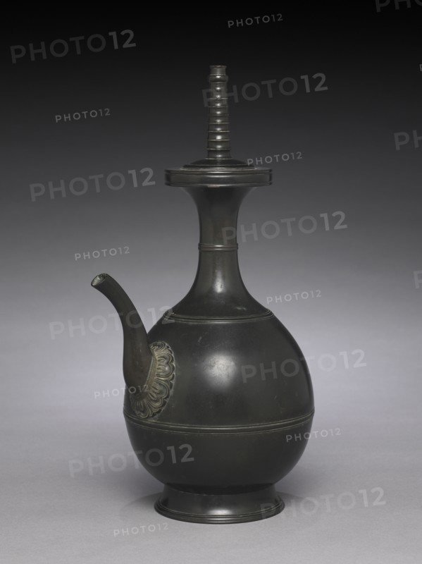 Ewer (Fusatsugata Suibyo), 1200s. Japan, late Kamakura Period (1185-1333). Bronze; overall: 34.9 cm (13 3/4 in.).