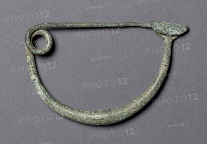Boat-Shaped Fibula, 900-800 BC. Italy. Bronze; overall: 9.5 cm (3 3/4 in.).