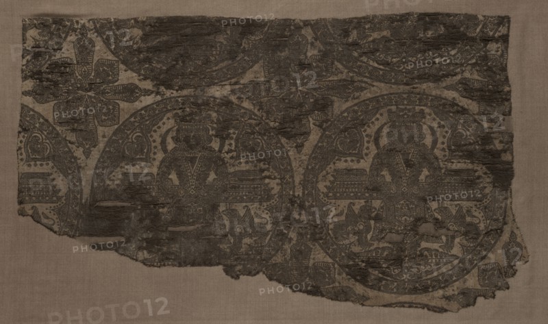 Enthroned King Flanked by Griffins, 800s ?. Iran or Iraq, Abbasid period, 9th century (?). Lampas weave, silk; overall: 46 x 78.7 cm (18 1/8 x 31 in.)
