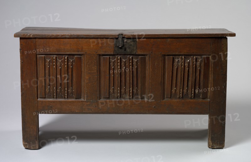 Chest, c. 1490-1520. England, late 15th - early 16th centuries. Oak; overall: 69.6 x 127 x 41 cm (27 3/8 x 50 x 16 1/8 in.)