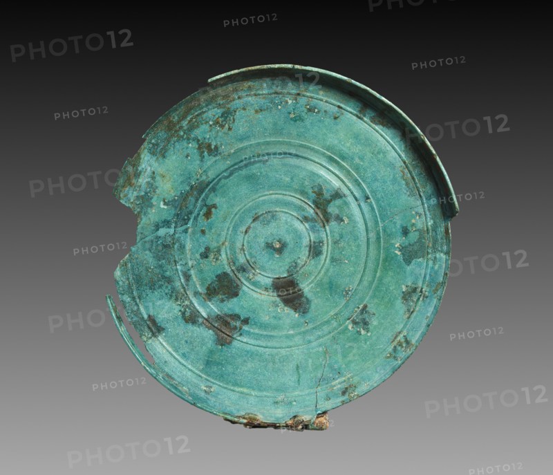 Mirror Box with Head of Athena (lid), 400-375 BC. Greece, early 4th Century BC. Bronze, partially gilt; diameter: 11.3 cm (4 7/16 in.).