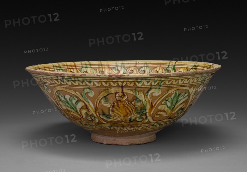 Bowl, early 1500s. Italy, early 16th century. Reddish earthenware, incised slipware; diameter: 41 cm (16 1/8 in.).