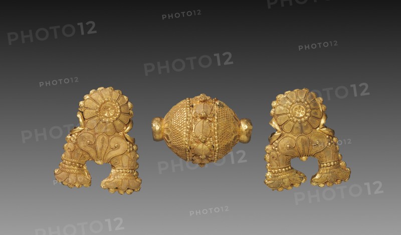Necklace Bead and Pair of Pendants in the Shape of an Auspicious Symbol, c. 150 BC. India, Uttar Pradesh or Madhya Pradesh, Shunga Period (c. 187-78 BC). Gold;
