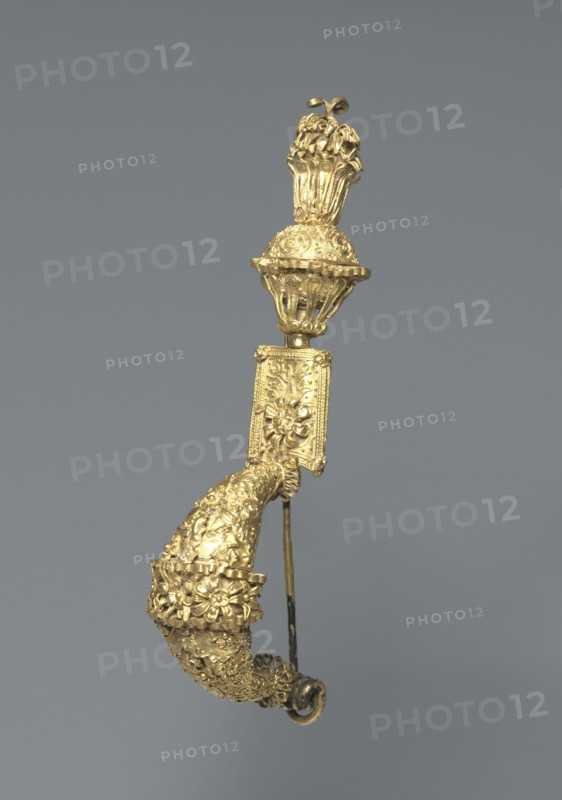 Fibula (Pin), 300s BC. Italy, Etruscan, 4th Century BC. Gold; overall: 4.2 cm (1 5/8 in.).