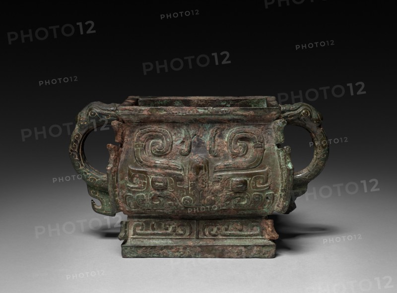 Kuei, 1045-771 BC. China, Western Zhou dynasty (c. 1046-771 BC). Bronze; overall: 13 x 24 x 11 cm (5 1/8 x 9 7/16 x 4 5/16 in.).