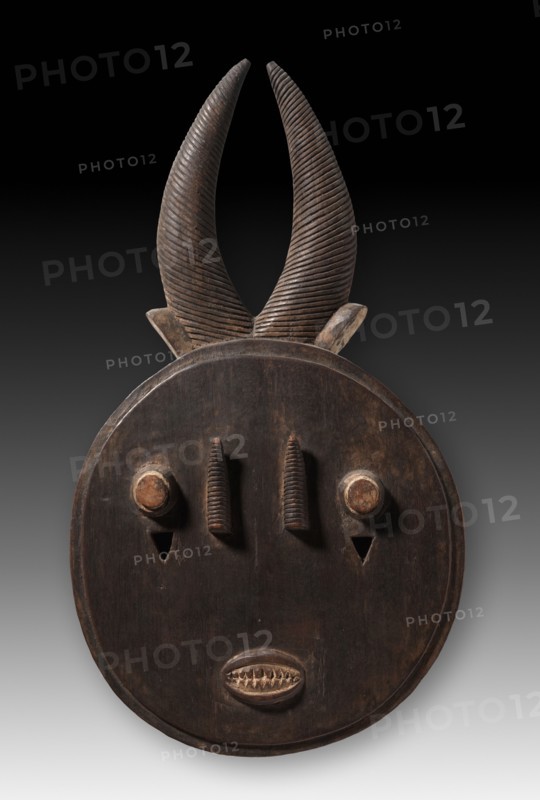 Face Mask, late 1800s-early 1900s. Guinea Coast, Ivory Coast, Baule, late 19th-early 20th century. Wood; overall: 40.7 cm (16 in.)